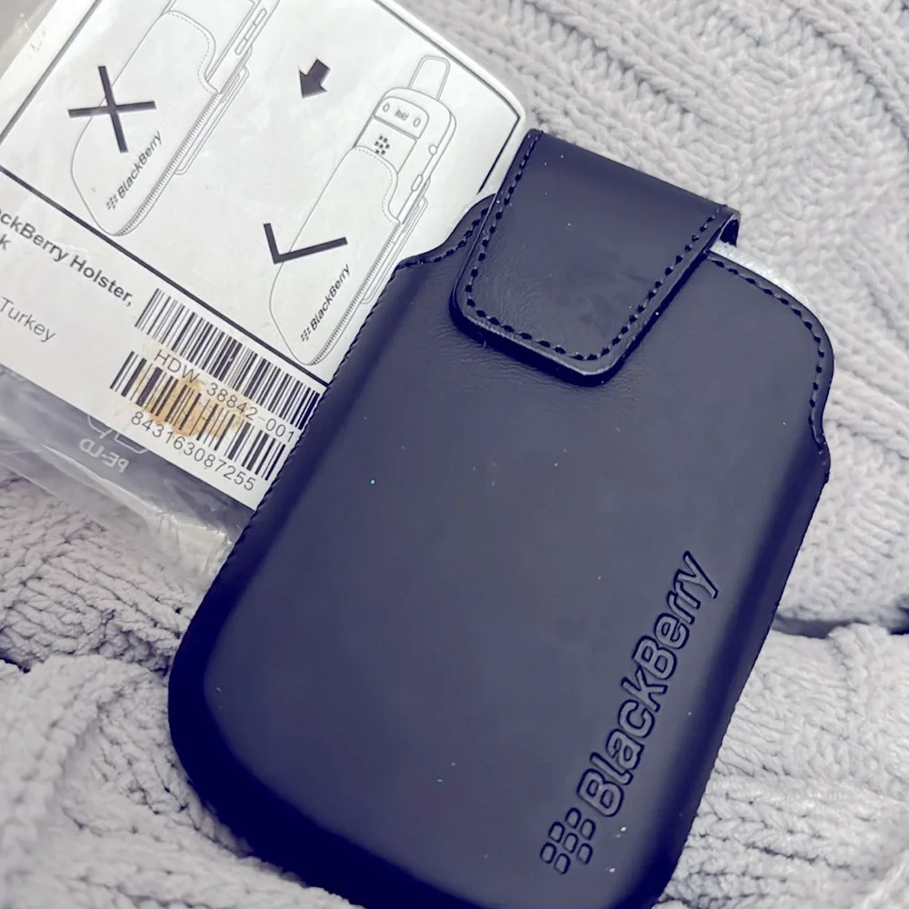 Blackberry 9900 9930 VINTAGE Black Holster Case